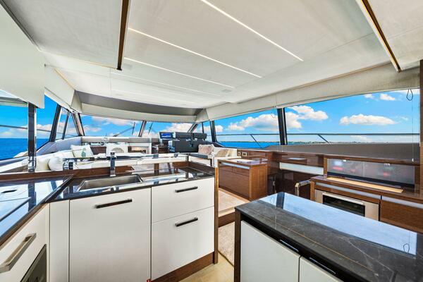 2019 Prestige 630 Flybridge - Galley