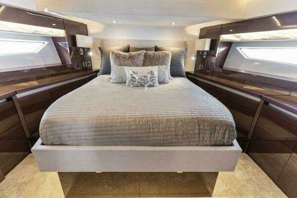 Prestige 630 Flybridge Yacht For Sale