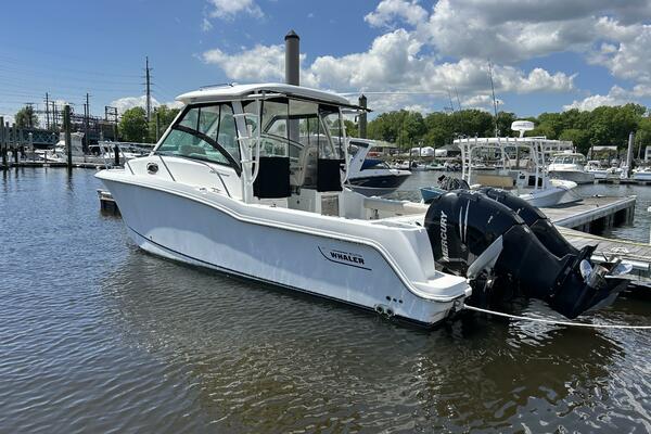 28ft Boston Whaler Yacht For Sale