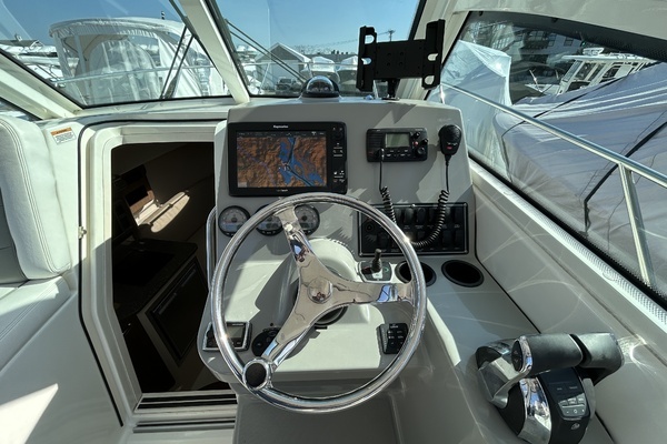 2015 Boston Whaler 28