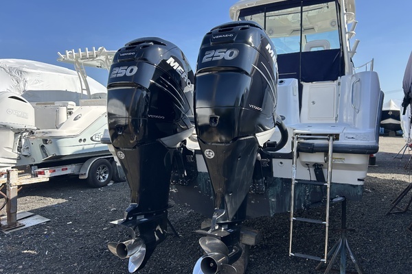 2015 Boston Whaler 28