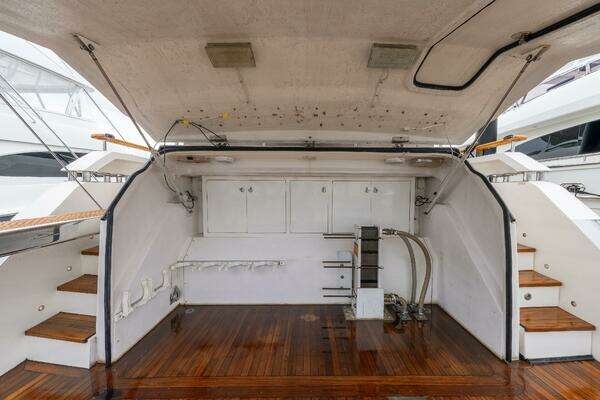 Lazzara Yachts  Yacht For Sale