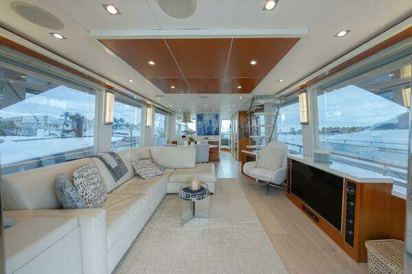 2012 Lazzara Yachts 76