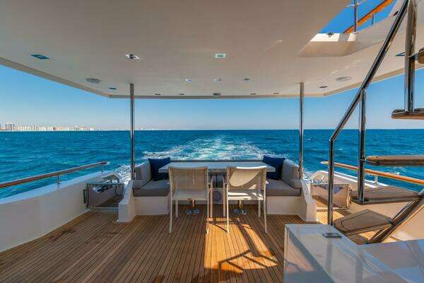 Lazzara Yachts  Yacht For Sale