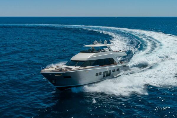 WHISTLE 76ft Lazzara Yachts Yacht For Sale