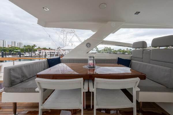 WHISTLE 76ft Lazzara Yachts Yacht For Sale