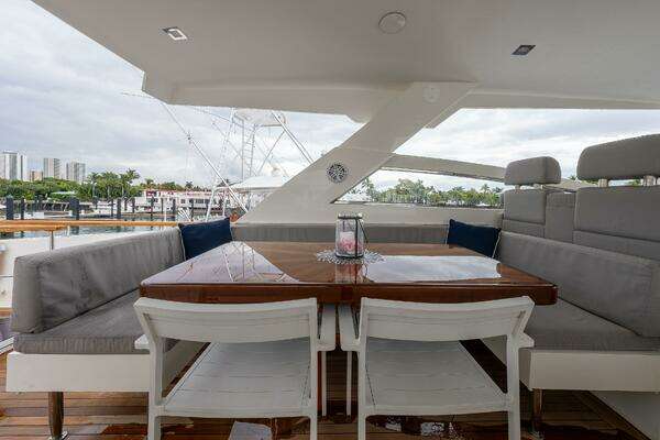 Lazzara Yachts  Yacht For Sale