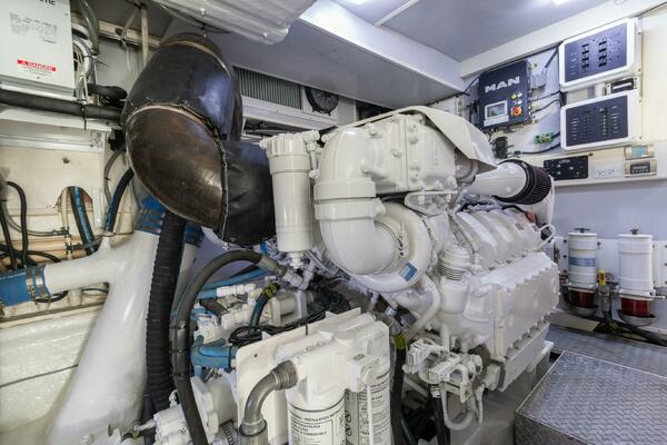 WHISTLE 76ft Lazzara Yachts Yacht For Sale