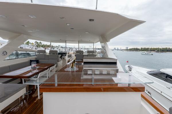 WHISTLE 76ft Lazzara Yachts Yacht For Sale