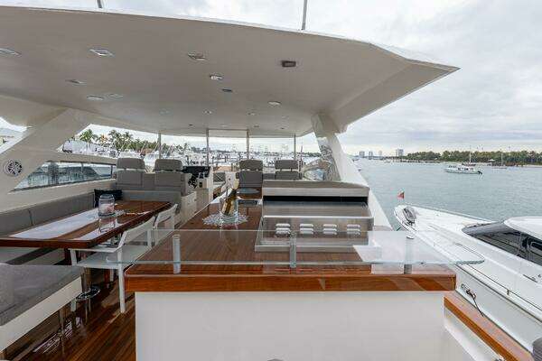 Lazzara Yachts  Yacht For Sale