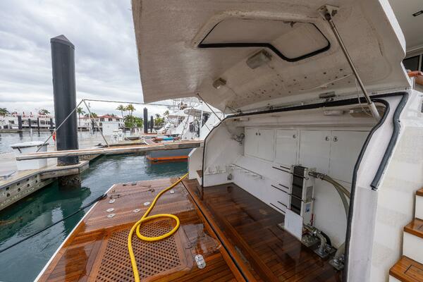 WHISTLE 76ft Lazzara Yachts Yacht For Sale