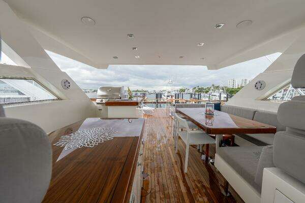 Lazzara Yachts  Yacht For Sale