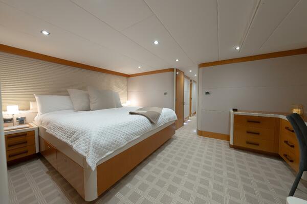 WHISTLE 76ft Lazzara Yachts Yacht For Sale