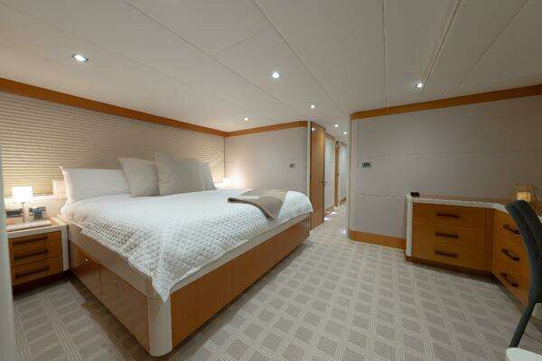 Lazzara Yachts  Yacht For Sale