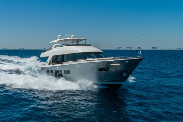 WHISTLE 76ft Lazzara Yachts Yacht For Sale