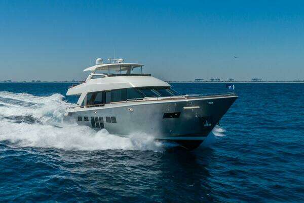 Lazzara Yachts  Yacht For Sale
