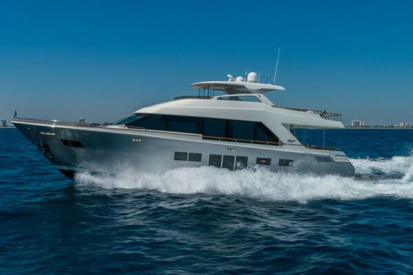 WHISTLE 76ft Lazzara Yachts Yacht For Sale