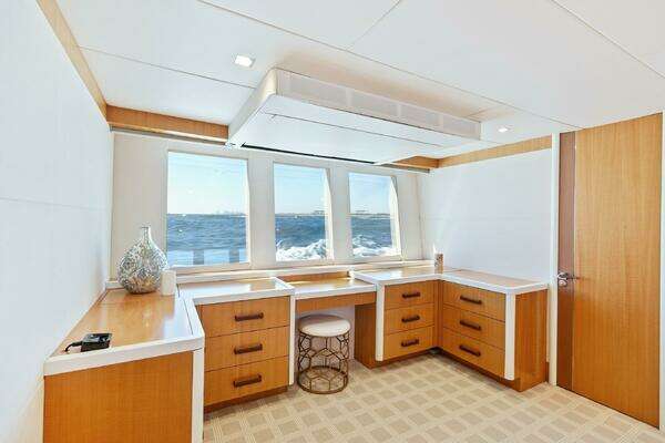 Lazzara Yachts  Yacht For Sale