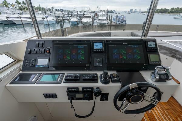 WHISTLE 76ft Lazzara Yachts Yacht For Sale