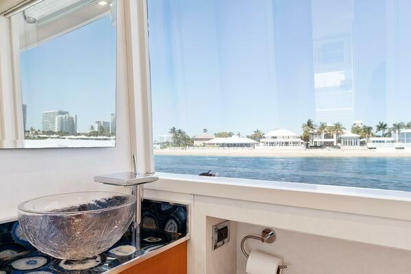 WHISTLE 76ft Lazzara Yachts Yacht For Sale