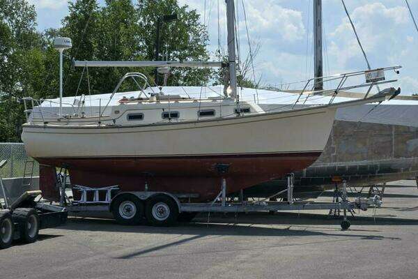 Photo of the 1988 Island Packet 27