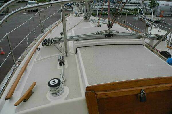 Photo of the 1988 Island Packet 27