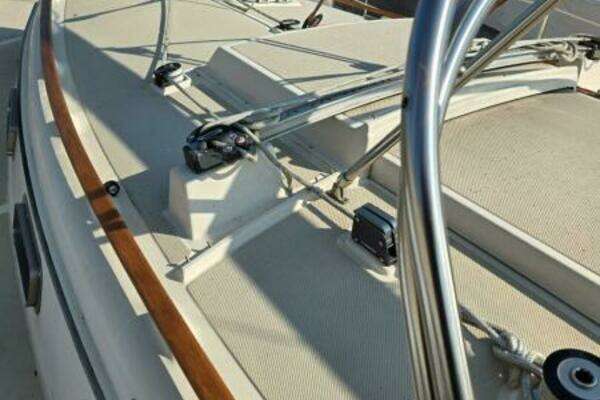 Photo of the 1988 Island Packet 27