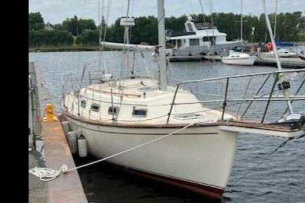 1988 Island Packet 27