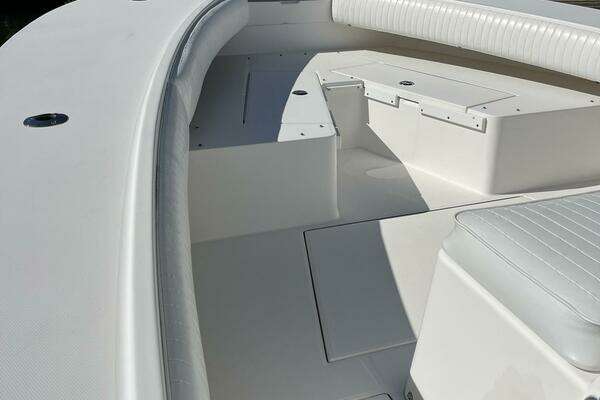 Photo of the 2006 Regulator 32 Center Console "INVICTUS"