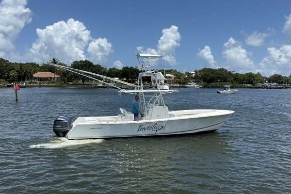 32-ft-Regulator-2006-32 Center Console-INVICTUS Stuart Florida United States  yacht for sale
