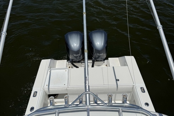 Photo of the 2006 Regulator 32 Center Console "INVICTUS"