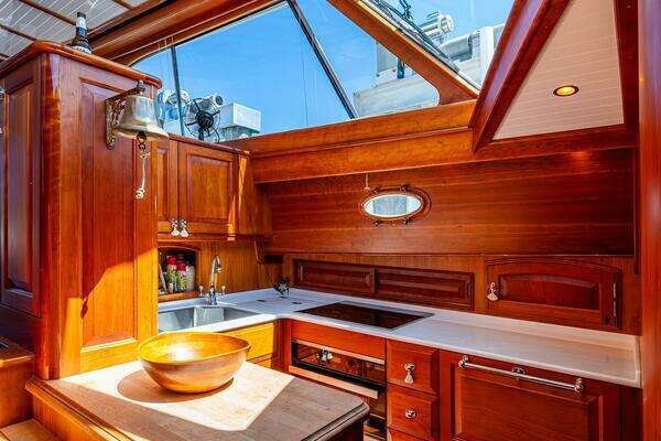 Hinckley Talaria Yacht For Sale