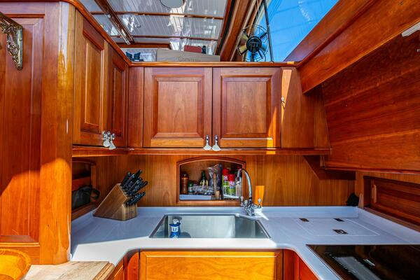 VERA NORTH 58ft Hinckley Yacht For Sale