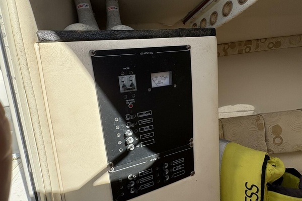 Reel Anomaly 35ft Wellcraft Yacht For Sale