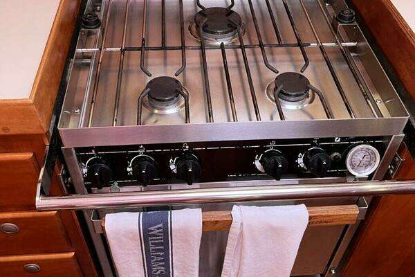 Able Apogee 50 Yacht For Sale