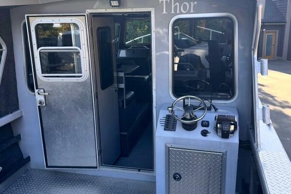 32ft Thunderjet Yacht For Sale