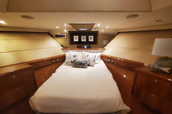 ISLAND DANCER 75ft Hatteras Yacht For Sale