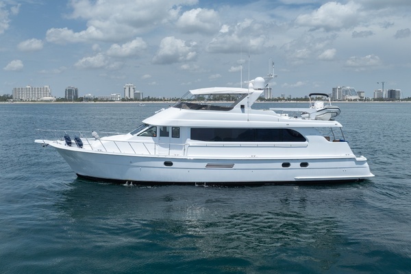 Photo of the 2000 Hatteras 75 Sport Deck "Island Dancer"
