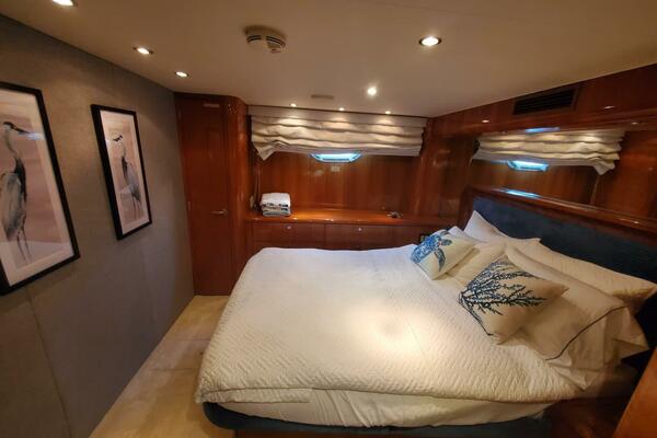 ISLAND DANCER 75ft Hatteras Yacht For Sale