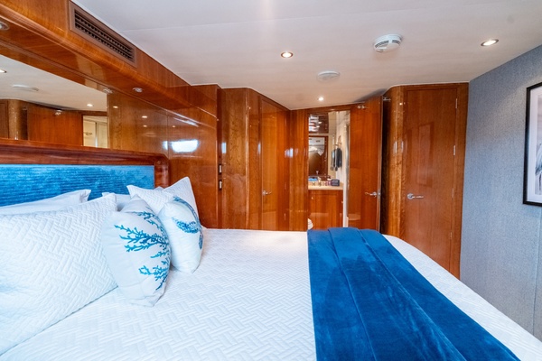 Island Dancer 75ft Hatteras Yacht For Sale