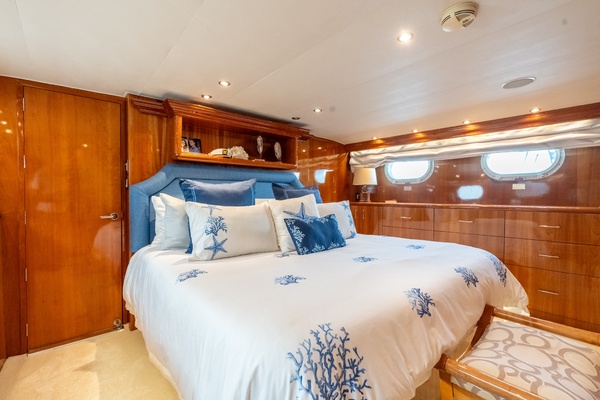 Island Dancer 75ft Hatteras Yacht For Sale