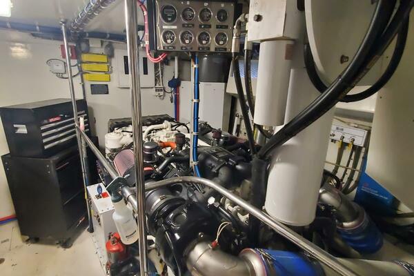 ISLAND DANCER 75ft Hatteras Yacht For Sale