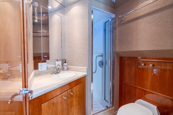 Island Dancer 75ft Hatteras Yacht For Sale