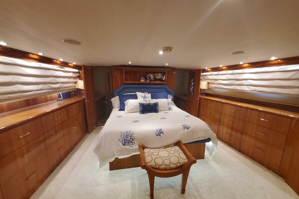 ISLAND DANCER 75ft Hatteras Yacht For Sale