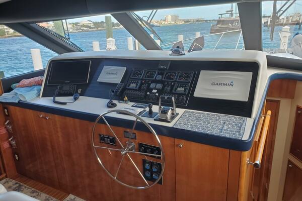 ISLAND DANCER 75ft Hatteras Yacht For Sale