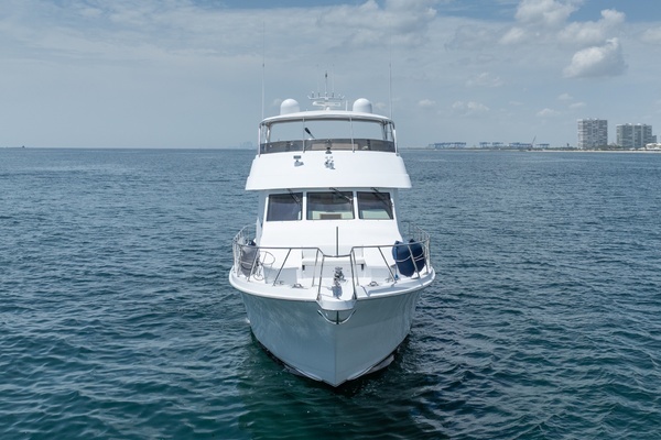 Photo of the 2000 Hatteras 75 Sport Deck "Island Dancer"