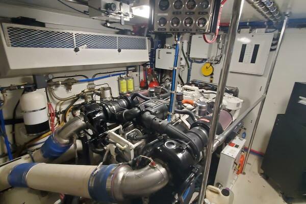 ISLAND DANCER 75ft Hatteras Yacht For Sale