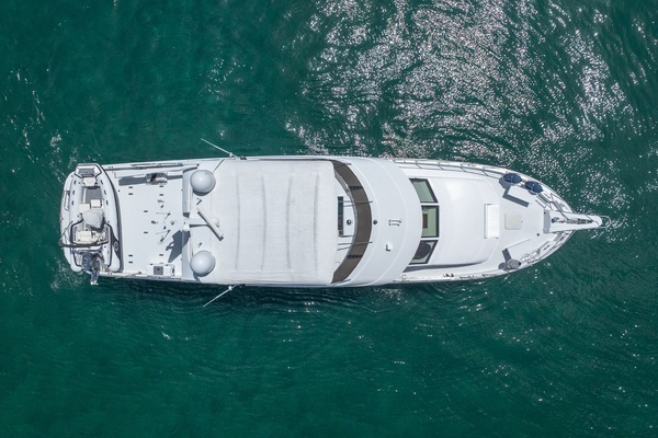 Photo of the 2000 Hatteras 75 Sport Deck "Island Dancer"