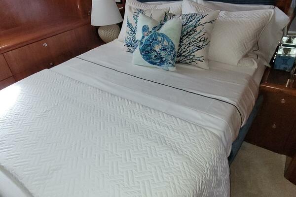 ISLAND DANCER 75ft Hatteras Yacht For Sale