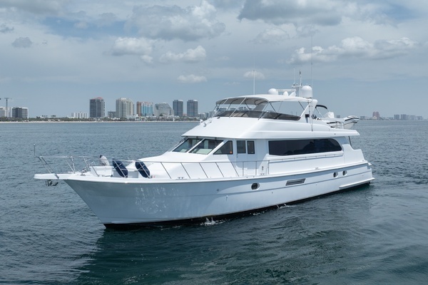 Photo of the 2000 Hatteras 75 Sport Deck "Island Dancer"